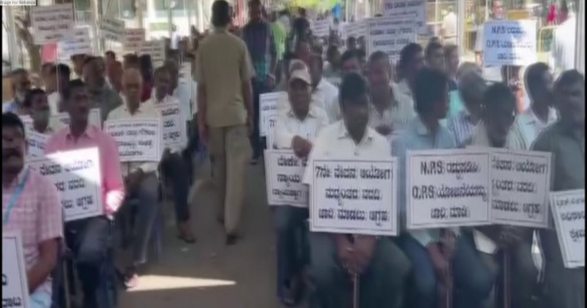 9 lakh Karnataka govt employees go on indefinite strike from today for implementing Seventh Pay Commission norms